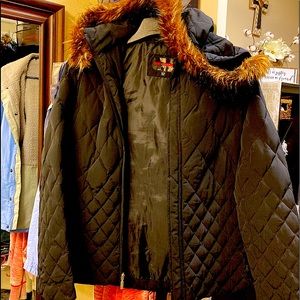 Warm cost with removable hood